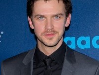 http://www-deadline-com.vimg.net/wp-content/uploads/2013/04/dan-stevens__130405103542-200x225.jpg